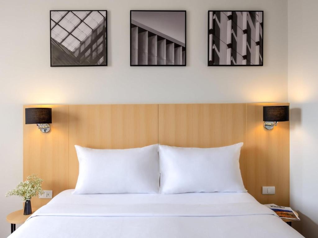 هتل بیس ستورن